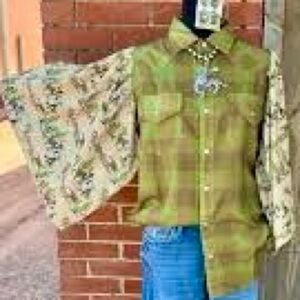 GIFTABLE Turquoise Haven Pearl Snap Flutter Sleeve shirt